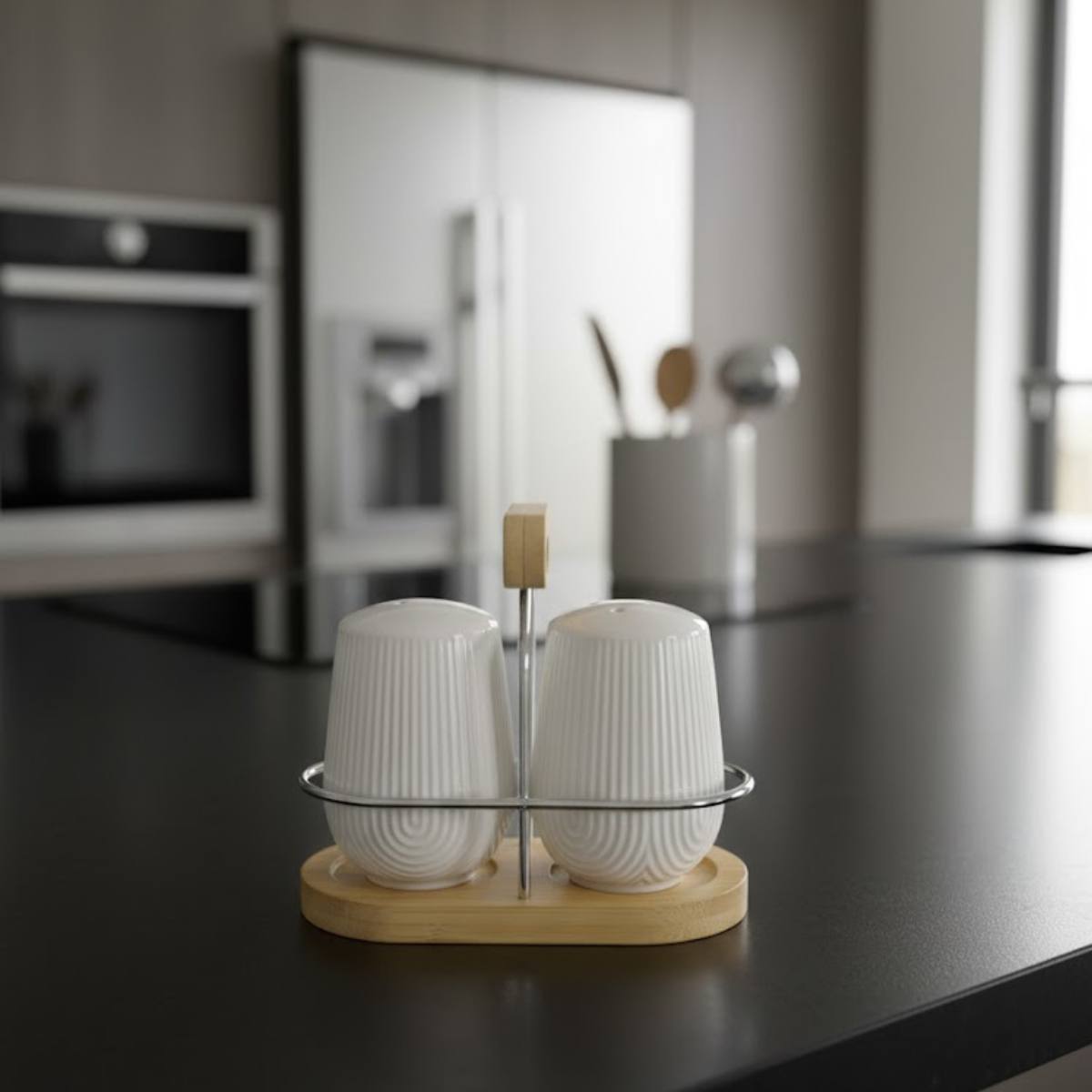 Saleiro e Pimenteiro Oasis com Suporte de Bambu – Design Elegante e Funcional