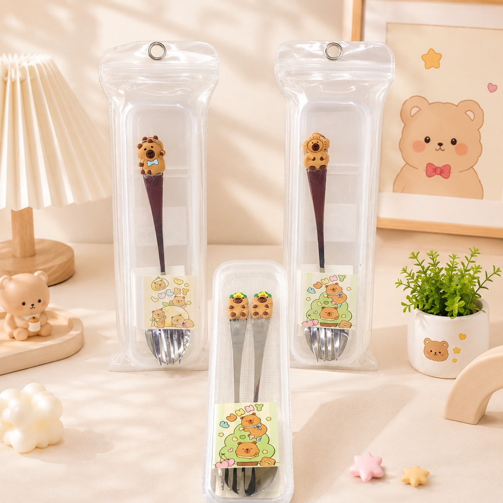Conjunto de Talheres com Detalhe de Capivara e Ursinho – Garfo e Colher em Aço Inox