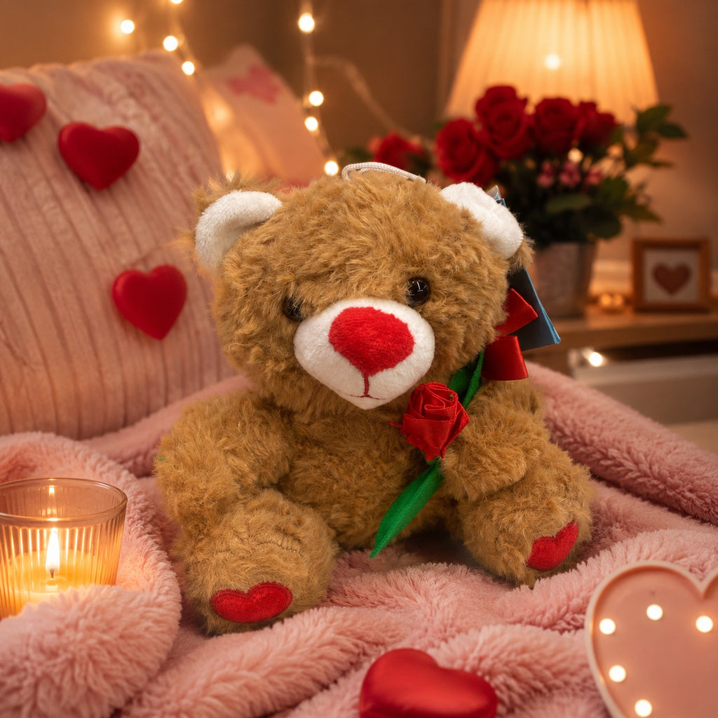 Ursinho de Pelúcia com Rosa e Detalhes em Coração Pequeno