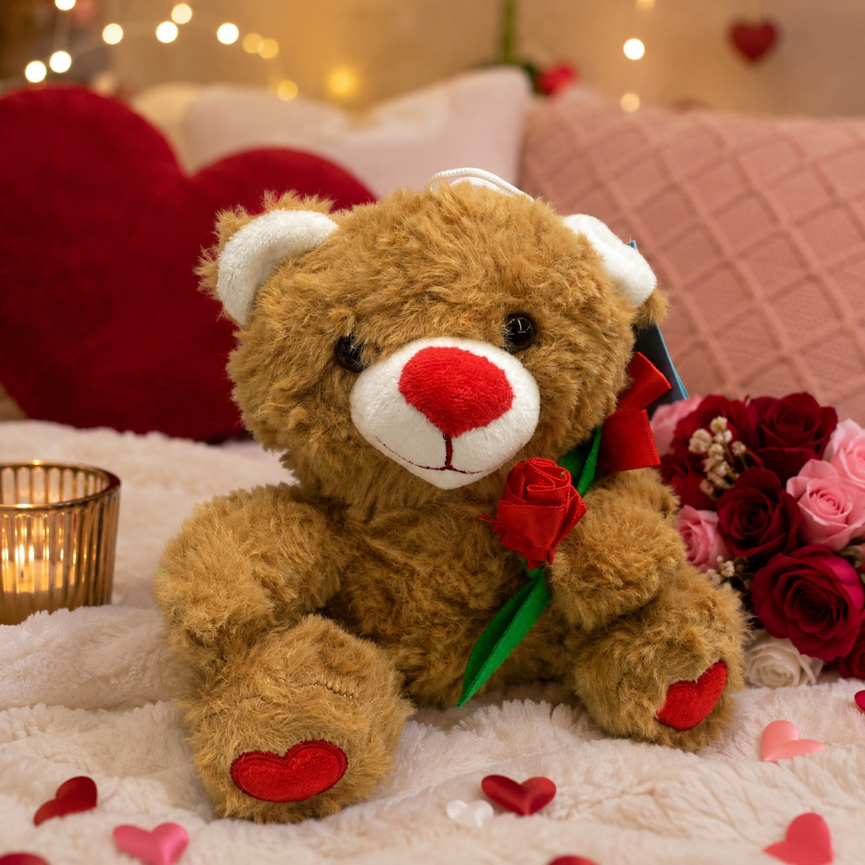 Ursinho de Pelúcia com Rosa e Detalhes em Coração Pequeno