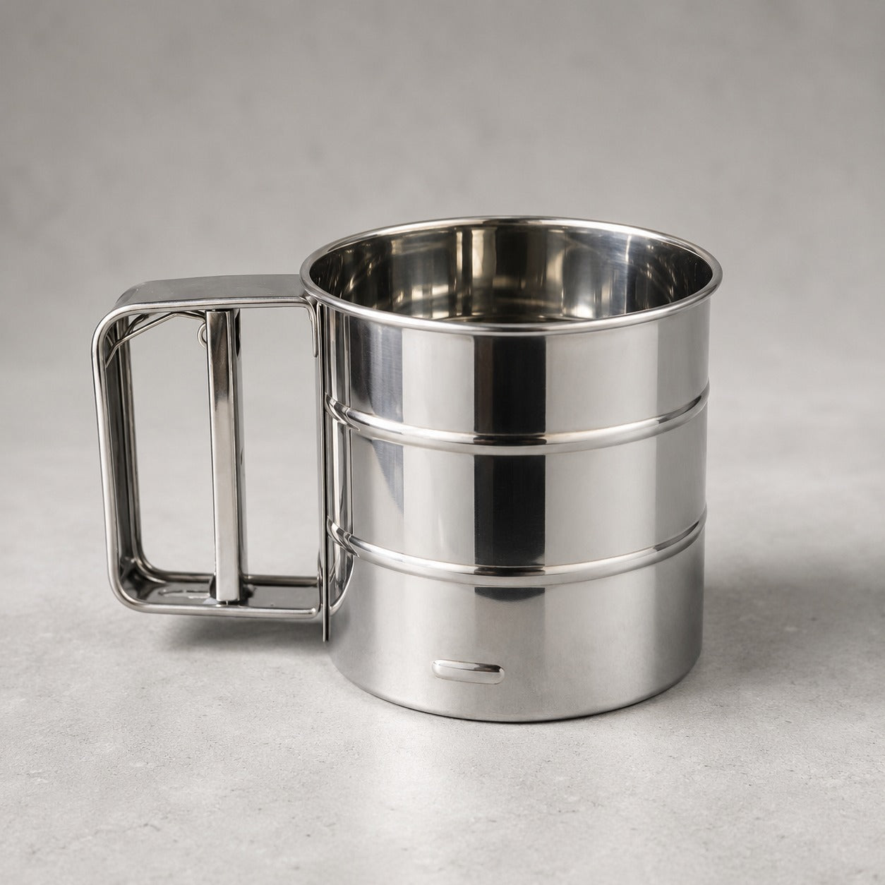 Polvilhador Peneirador em Aço Inox Com Gatilho Automático 250G
