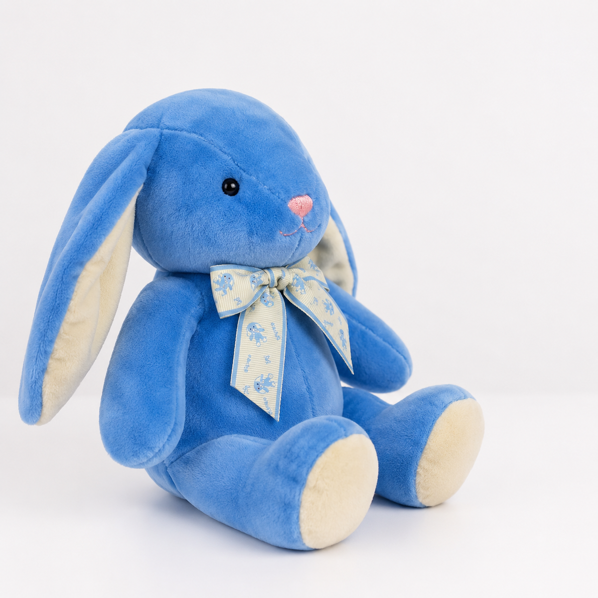 Coelinho de Pelúcia Mácio Com Gravata 20Cm Mix Cores