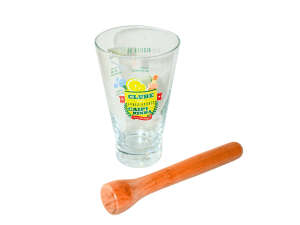 Copo de caipirinha divertido para o verão com socador