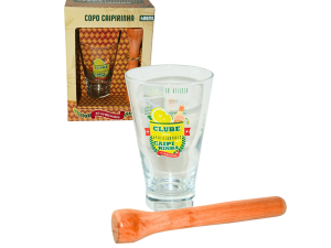 Copo de caipirinha divertido para o verão com socador